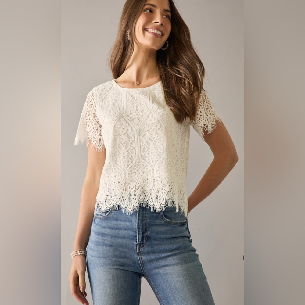 Mi Ami Clara Crewneck Short Sleeve Lace Blouse Top. Size M. NWT